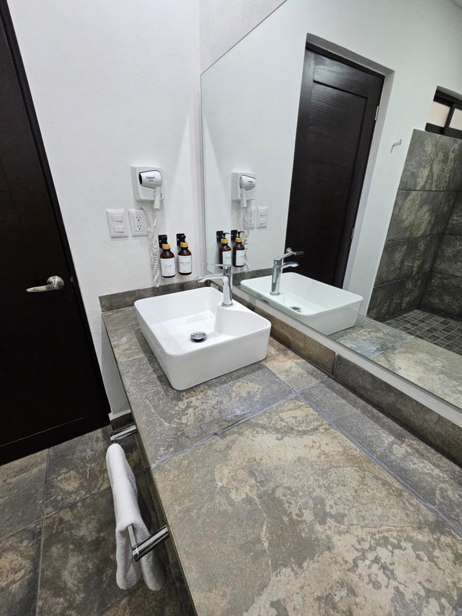 Alvaro Obregon Hotel Ejecutivo Aeropuerto מראה חיצוני תמונה