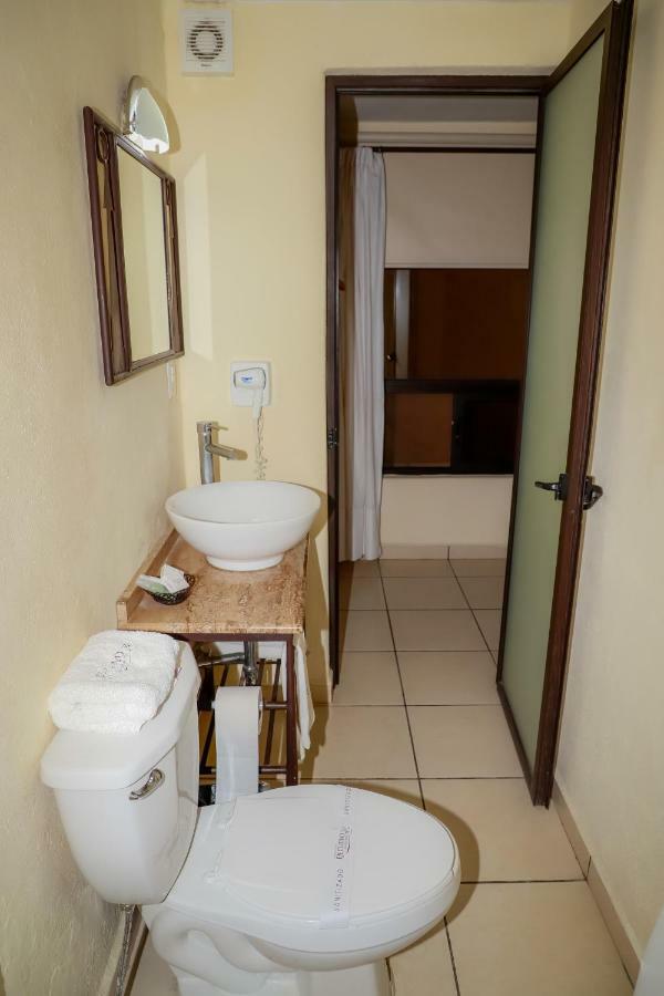 Alvaro Obregon Hotel Ejecutivo Aeropuerto מראה חיצוני תמונה